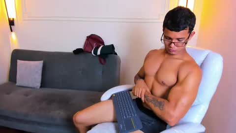 Ryan And Casper online show from April 16, 8:09 pm