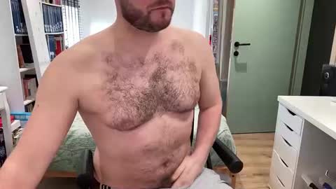 pilou online show from February 23, 12:18 pm