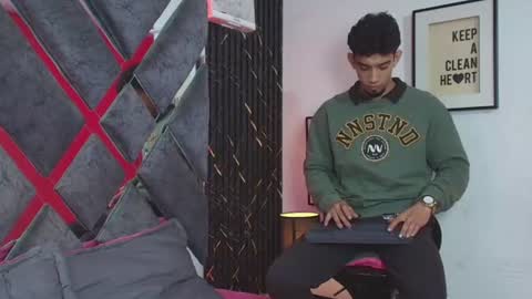 prince_arthur77 online show from July 16, 2:24 pm