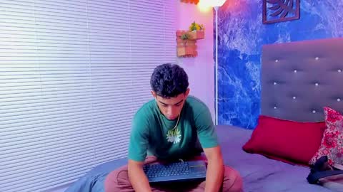 prince_arthur77 online show from May 14, 2:37 pm