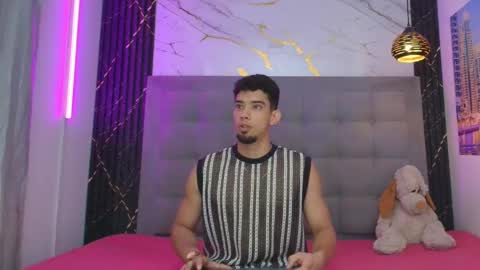 prince_arthur77 online show from May 1, 1:14 pm
