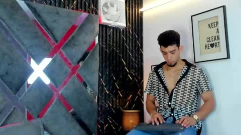 prince_arthur77 online show from May 31, 1:43 pm