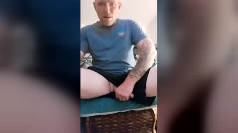 punkrockb1987 online show from June 15, 5:49 pm