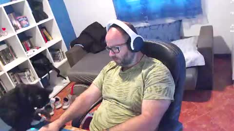 ravingr3d3 online show from July 8, 8:18 am