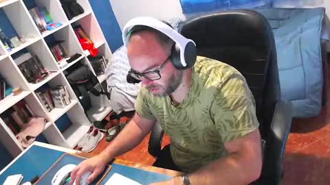 ravingr3d3 online show from May 19, 7:58 am
