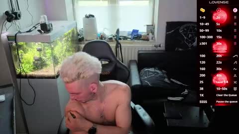 Rayzel online show from April 7, 6:08 pm