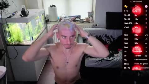 Rayzel online show from March 10, 4:57 pm