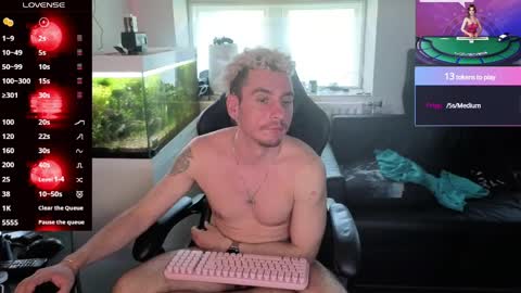 Rayzel White online show from June 5, 6:14 pm