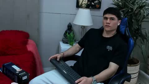 Roan Birkin online show from July 14, 7:31 pm