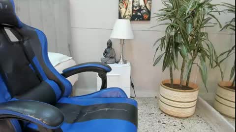 Roan Birkin online show from May 31, 7:26 pm