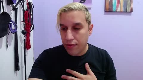 Thiago independent model online show from July 12, 1:02 pm