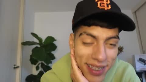  R U S S E L L  online show from April 12, 7:48 pm