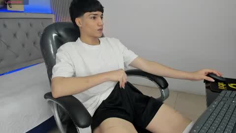 Sam online show from June 1, 2:17 pm