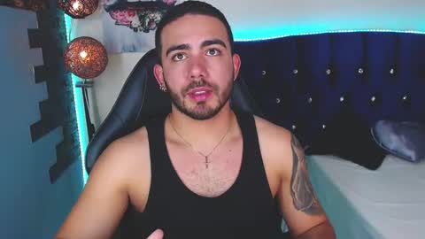 santiago_ferrerxx online show from May 18, 7:40 pm