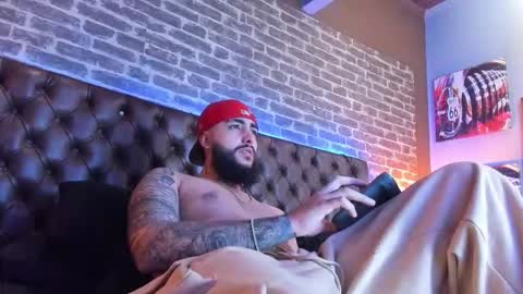 Santiago Hincapiie online show from March 8, 4:27 am