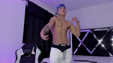 Santi Reyes online show from December 18, 5:59 am