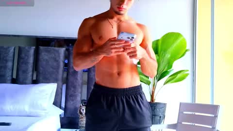 Santiago Seans online show from March 4, 3:19 pm