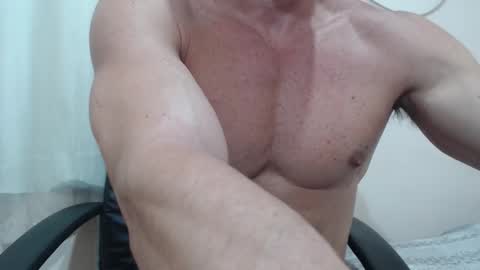 saradorj92 online show from December 5, 10:17 pm