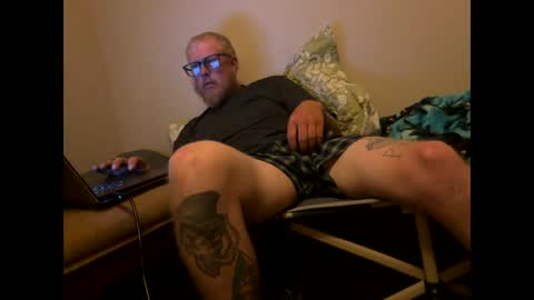 Hard white cock online show from June 18, 7:32 am