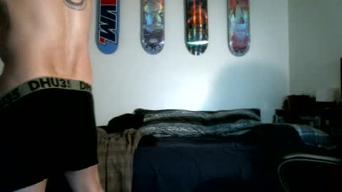 shyboyhugecum2020 online show from July 11, 4:03 am