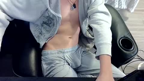skrogdog online show from April 30, 8:57 pm