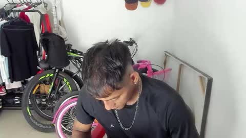 slim_master12 online show from April 14, 6:57 am