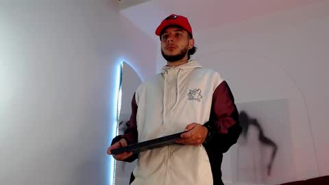 777 online show from March 23, 11:32 pm