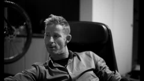 sneaky1985 online show from March 18, 7:06 pm