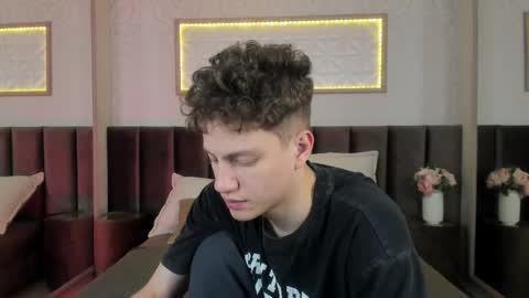 Esrefan online show from March 7, 9:01 pm