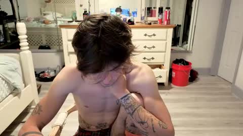str8whiteboy21 online show from May 18, 2:08 am