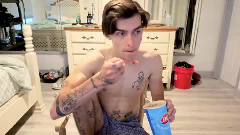 str8whiteboy21 online show from May 16, 3:43 pm