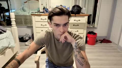 str8whiteboy21 online show from May 15, 2:58 pm