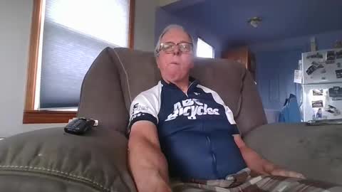 tacrunner66_ online show from April 15, 8:20 pm