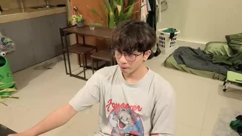 Green online show from April 5, 6:04 pm