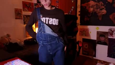 Matt independent model  online show from April 8, 8:39 pm