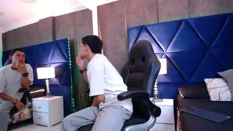 T H I A G O online show from June 30, 4:02 am