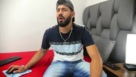 Thia Gomez online show from March 30, 7:04 pm