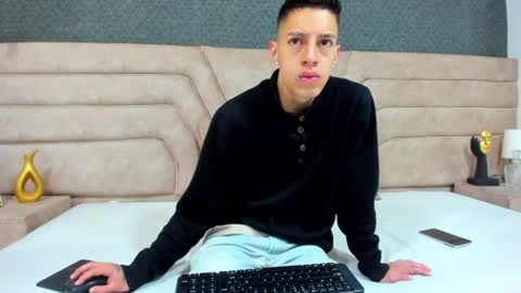 Thiago   online show from July 14, 12:22 pm