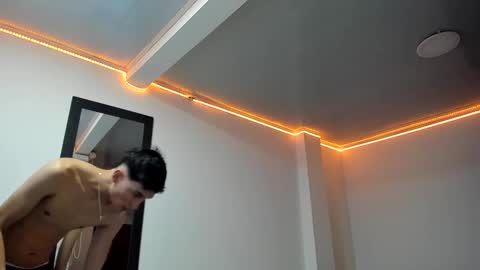 Thiago Wells online show from December 7, 4:58 pm