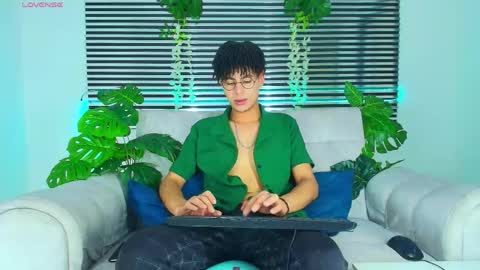 Thiago Saenzz online show from April 13, 3:56 pm