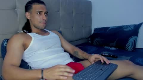 Thomas online show from April 2, 1:25 am