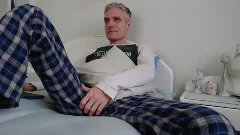 Daniel Bisexual uncut 20cm online show from February 1, 7:36 am