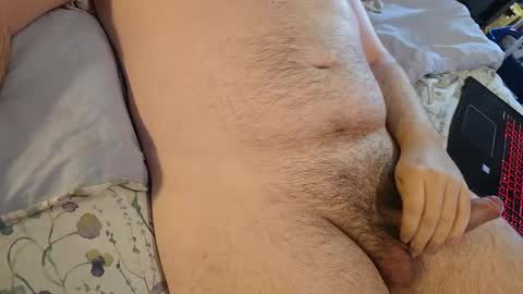 tom_2527 online show from June 2, 9:16 pm