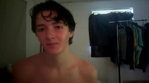 twinkboyboi69 online show from May 15, 2:14 pm