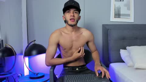 Tyler Fox online show from April 6, 7:58 pm