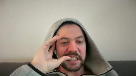 Tyleruzi online show from January 22, 6:52 pm