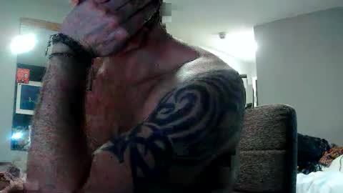ukguyitsme online show from February 24, 10:49 am