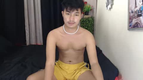 ur_hugechinito online show from February 18, 10:49 am