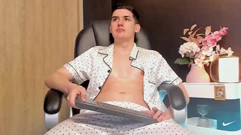 ValentinoCerati online show from February 14, 3:23 am