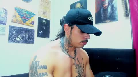 vanvelckan_ online show from June 1, 1:28 am